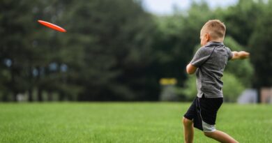 Dětská překážková dráha na zahradě: zábava, která unaví