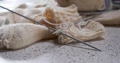 Jak kombinovat pletené šaty?