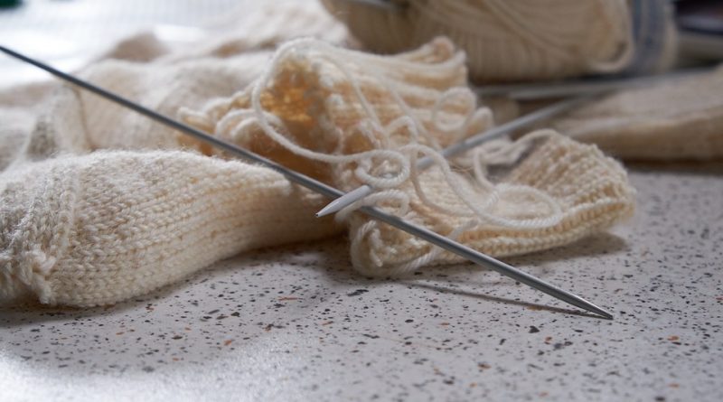 Jak kombinovat pletené šaty?